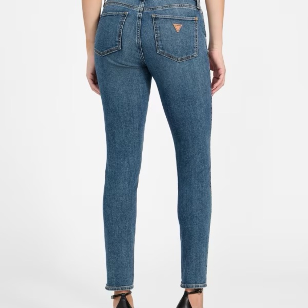 Guess Women's Skinny Jeans in Medium Blue Denim